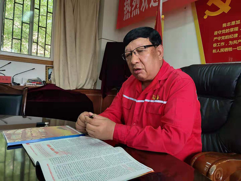 集團公司黨支部組織黨員干部及入黨積極分子參加黨建學(xué)習(xí)