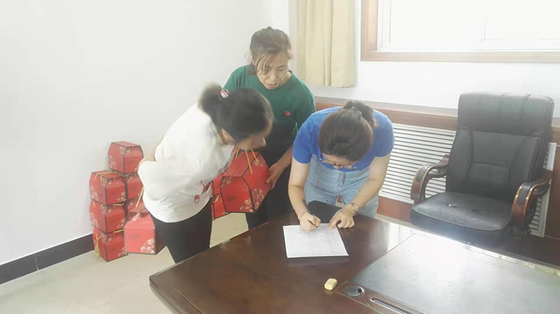 情滿月圓在中秋，心系員工送關(guān)懷--隆峰集團(tuán)迎中秋.慶國(guó)慶慰問員工集體活動(dòng)！(圖5)