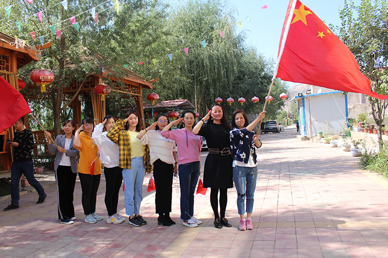 紅歌贊祖國--集團(tuán)公司慶祝中華人民共和國成立70周年暨“不忘初心   牢記使命”主題教育活動(圖14)